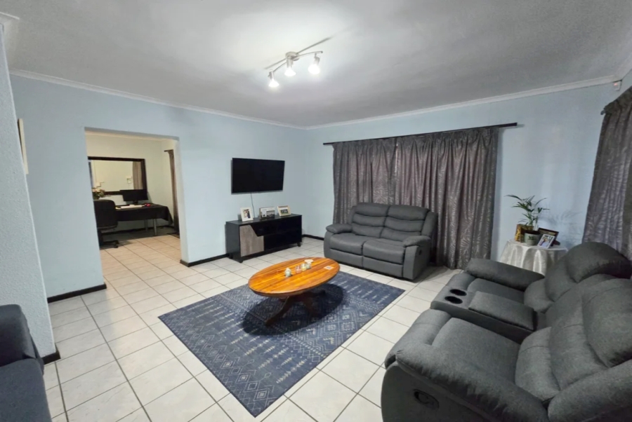 To Let 4 Bedroom Property for Rent in Bellville South Western Cape